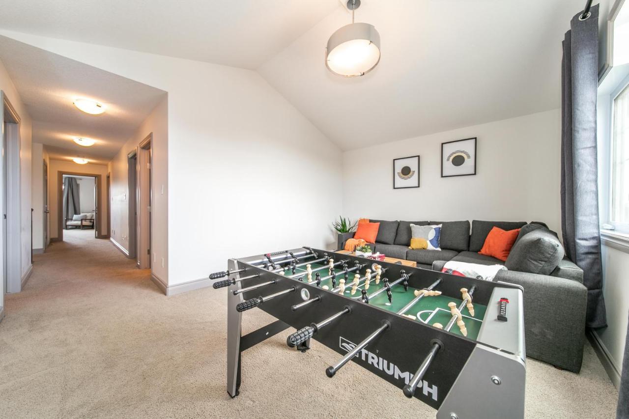 Lakeview Luxury Home - Double Garage Parking - Foosball Table - King Beds - Fast Wi-Fi -Free Netflix Эдмонтон Экстерьер фото