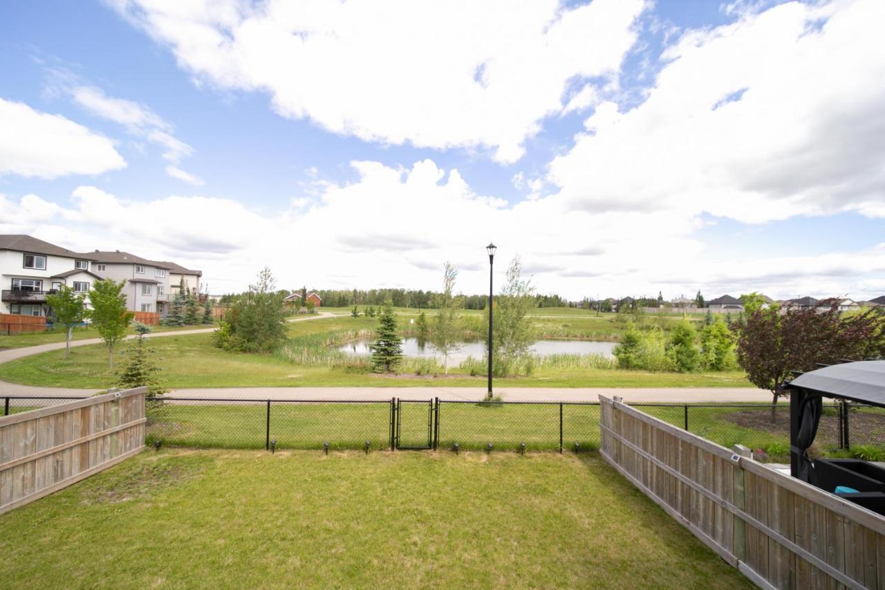 Lakeview Luxury Home - Double Garage Parking - Foosball Table - King Beds - Fast Wi-Fi -Free Netflix Эдмонтон Экстерьер фото